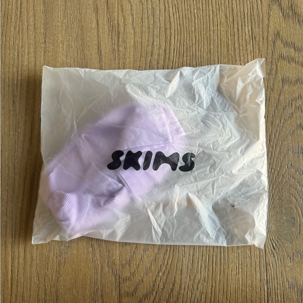 SKIMS Lavender Ribbed Bike Shorts - Picture 3 of 4